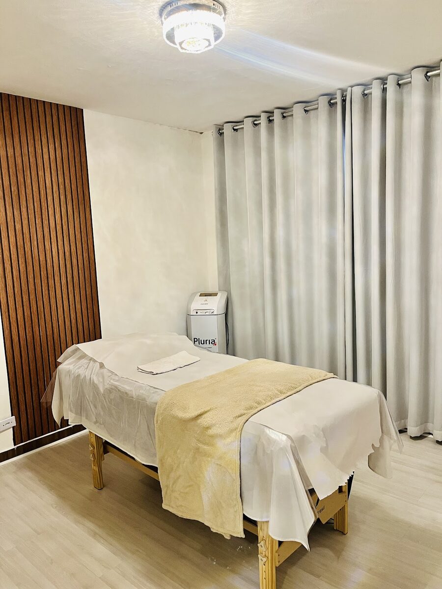 Sala de estética e massagem da Clínica Leomane, tranquila e acolhedora